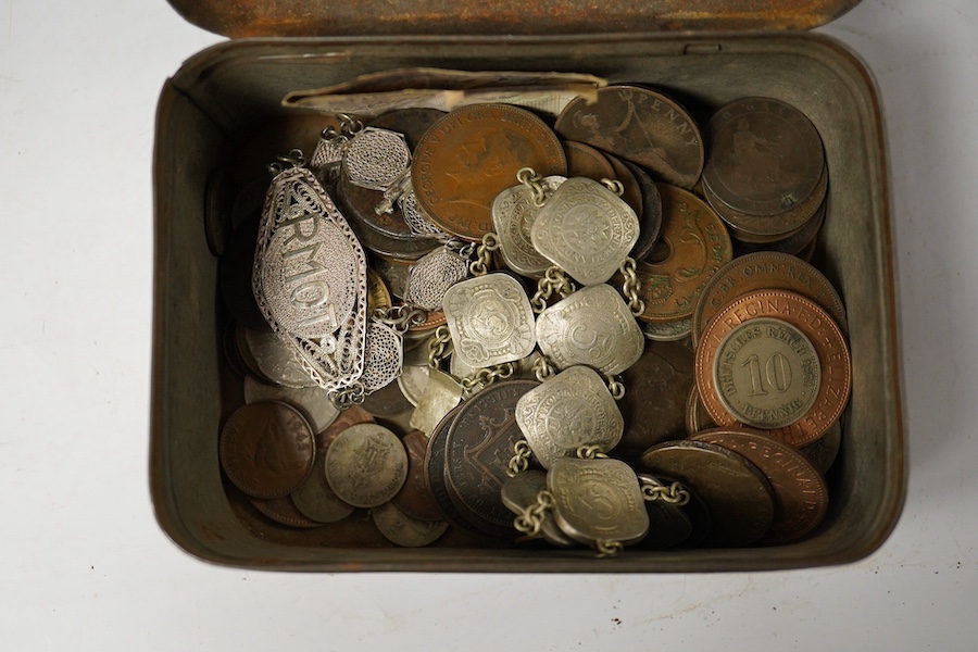 Assorted coinage to include Queen Victoria one shilling 1899 and Edward VII crown 1909. Condition - varies